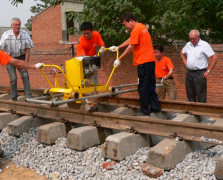 NMG-4型内燃道岔磨轨机